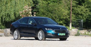 Népautó ez még? - Škoda Octavia iV PHEV 2021 – Teszt és videó