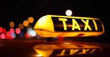 A kormánytól várnak segítséget a jelentős tarifaemelést követelő taxisok
