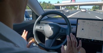 Különleges vizsgálat indult a 3 ember halálával járó Tesla-baleset ügyében