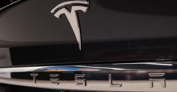 Pöpec vizuális tuningot kapott a Tesla Model S Plaid