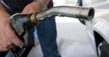 Ennyibe kerülne most a 95-ös benzin, ha nem lenne az árstop