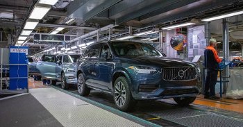 A Volvo a Tesla technológiájával pörgetné fel az elektromos modellek gyártását
