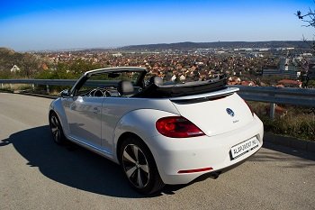 Lazaság szükségeltetik: VW Beetle Cabriolet - Teszt