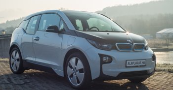 Hol suhan, hol robog: BMW i3 REx - Teszt
