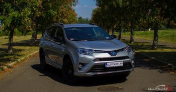 Le sem tagadhatná, hogy japán: Toyota RAV4 Hybrid – Teszt