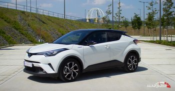 Bizony kéne: Toyota C-HR Hybrid – Teszt
