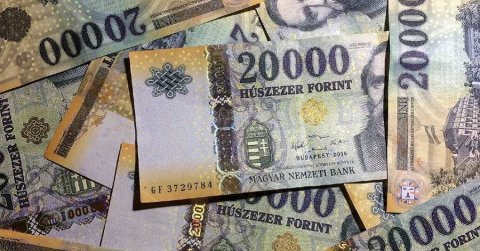 Egy jobb kompakt használt autó árát bliccelte össze valaki a BKK járatain