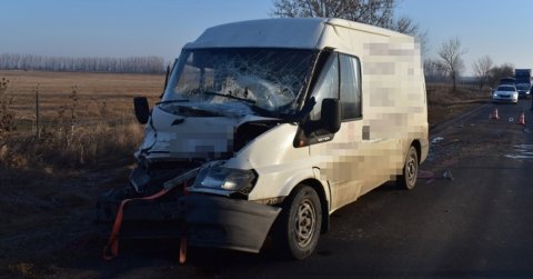 Baleset Ford fehér áruszállító