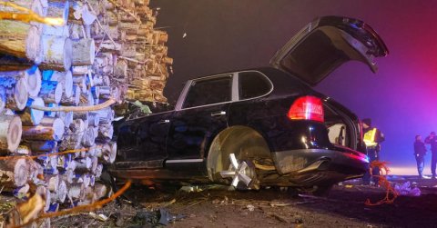 Farakás fekete Porsche Cayenne