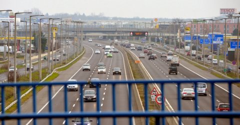 Az EU könnyítene az autóval utazók dolgán (már ahol tud)