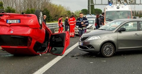Súlyos baleset történt a sztrádán bámészkodók miatt kialakult kocsisorban