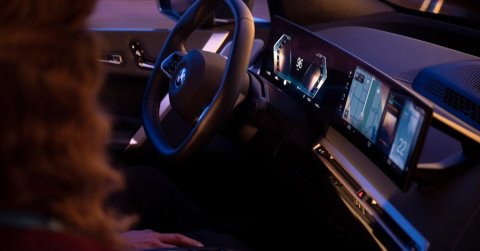 Az M modellek is megkapják a BMW i4 ívelt kijelzőjét?