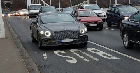 A rendőrség 2022-ben sem hagy fel a buszsávok ellenőrzésével