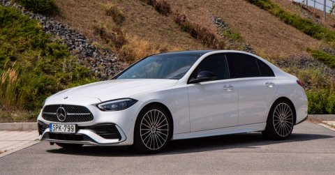 Előtérben a digitalizáció: Mercedes-Benz C 300 2021 - Teszt
