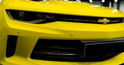 Két napja vásárolt Chevy Camaróval bontott kerítést a német fiatal