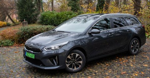 Nem olcsó, de tudja: Kia Ceed SW PHEV 2020 – Teszt
