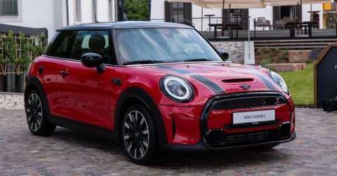 Élénkítő kezelésen esett át a MINI modelltriója - Menetpróba
