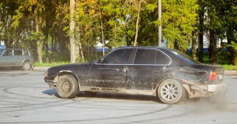 Romániában a KRESZ már az agresszív vezetés fogalmát kimerítő sofőröket is bünteti