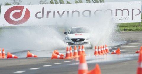 Újranyit a drivingcamp!
