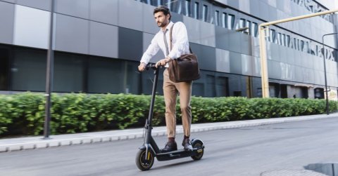 Elektromos roller szabályozás