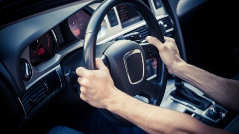 Trükkök hibaelhárításhoz elektrohidraulikus szivattyúk, elektromos kormányművek esetén