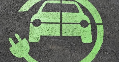 Dízel generátorokból kaptak áramot az elektromos autók a csúcstalálkozón
