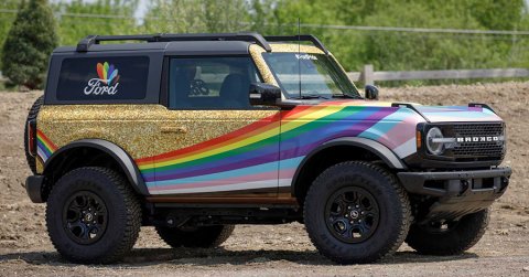 Szivárványszínű festéssel ünnepli a büszkeséget a Ford