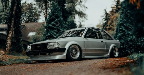 Lelke van: Ford Escort Mk3 tuning – Stanceworks
