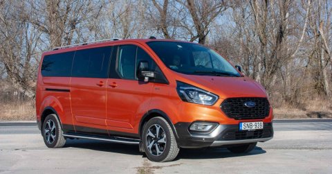 Dízel-hibrid utazóhajó: Ford Tourneo Custom mHEV Active 2022 - Teszt