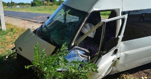 Lezárult a vizsgálat a buszmegállóba hajtó mikrobusz ügyében