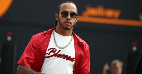 F1: Névváltoztatásra készül Lewis Hamilton