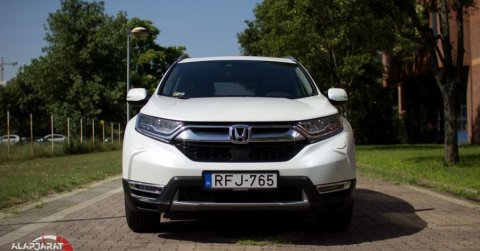 Egy keresztharapásos SUV: Honda CR-V Hybrid (2019) – Teszt + Videó
