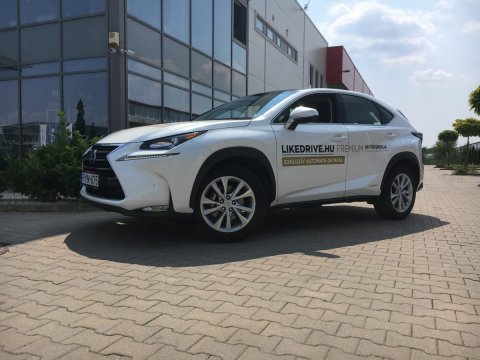 Hogyan is néz ki az, amikor automataváltós autón tanulod a vezetést?