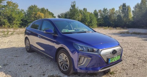 Szépnek nem szép, de legalább jó: Hyundai Ioniq Electric 2020 - Teszt és videó
