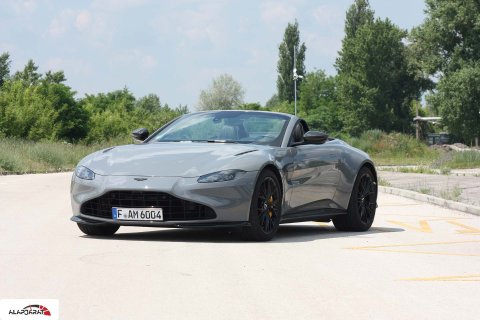Az Aston Martin DBX-szel lehet, a Vantage modellel&nbsp;pedig jó gyorsan menni&nbsp;