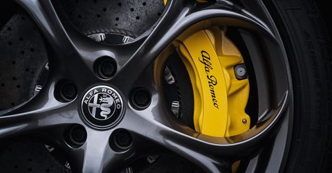 Hivatalos: egy borsos árú sportautóval rukkol elő az Alfa Romeo 2023-ban