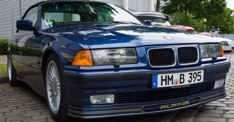 Mit lép és mennyi a vége az 1992-es Alpina B6-nak a német autópályán? - VIDEÓ