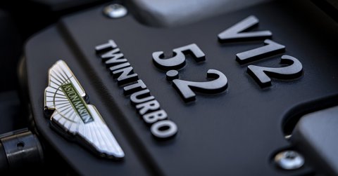 Kiderült, meddig értékesít az Aston Martin tisztán belső égésű motoros autókat