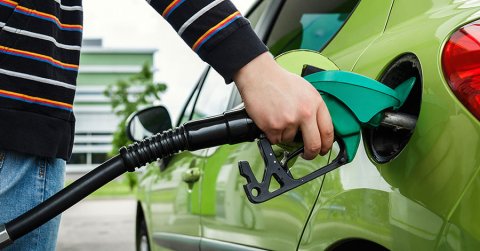 A választások előtt kerülhet kényelmetlen helyzetbe a kormány a kutakon
