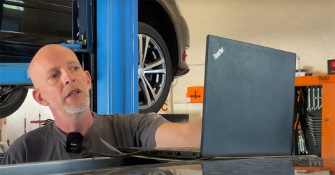 Kipróbáltunk egy olcsó hibakód-olvasót és egy profit: zavarbaejtő a különbség - VIDEÓ