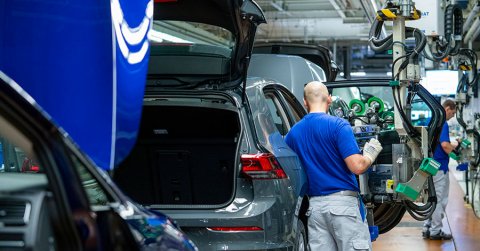 Az ukrajnai háború nehéz helyzetbe hozta Közép-Európa autóiparát