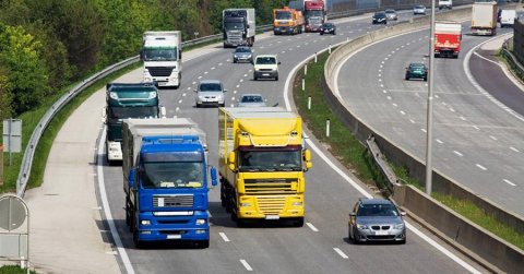 Közlekedési korlátozásokat vezethetnek be az olajkrízis enyhítésére egyes országokban
