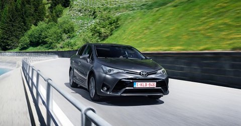 Szabad BMW-motoros Toyotát venni?