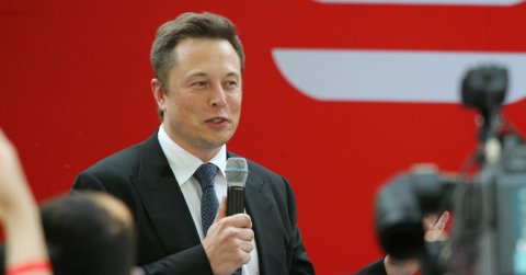 Musk: aki nem jár be az irodába dolgozni, azt kirúgjuk