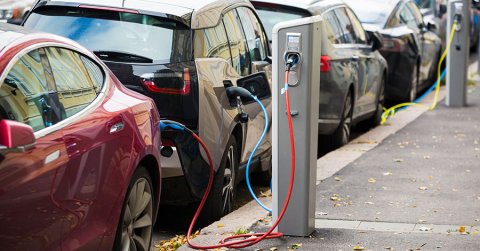 A töltési infrastruktúra nem képes lépést tartani a villanyautók gyarapodásával