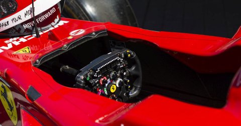 Miért nem zárt az F1-es autók pilótafülkéje?