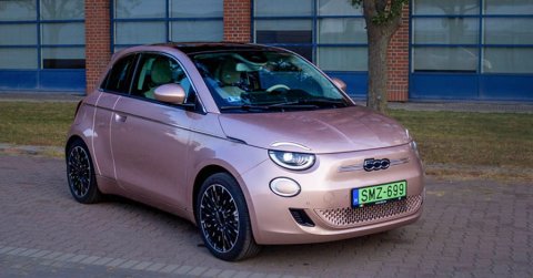 Sikkesen vonul: Fiat 500e 3+1 La Prima 2021 - Teszt
