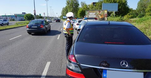 Fokozott rendőri jelenlét az utakon: mutatjuk, hogy hol és meddig