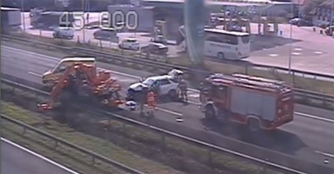 Egymás után két munkagépnek csapódott neki egy SUV az M7-esen - VIDEÓ