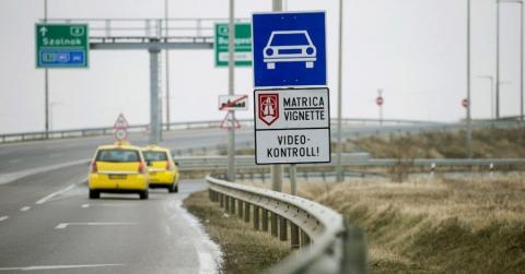 Hivatalos: ennyibe kerülnek 2022-től a pályamatricák